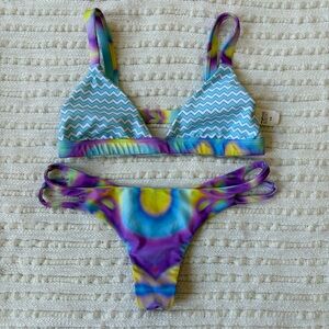 Moana Bikini Snappy Seagull Multicolor Ombré Chevron Cheeky Bikini Set Size XS